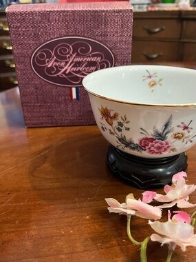 NOS Vintage Avon 1981 American Heirloom Collection Porcelain Bowl with Stand